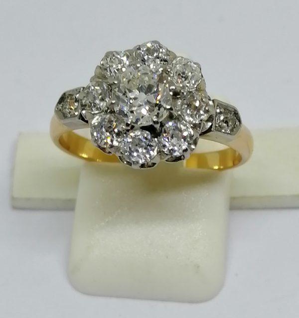 Bague Marguerite en or rose, platine et superbes diamants.