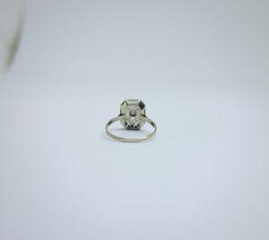 bague or gris façon damier