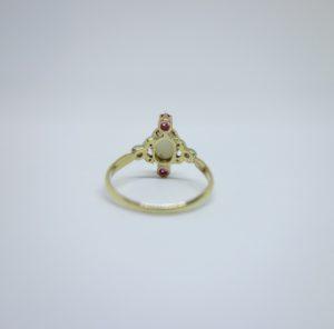 bague or et opale