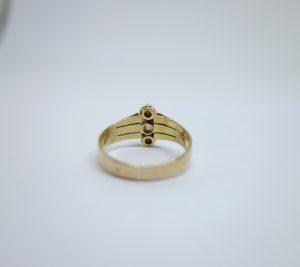 bague or et diamant avec émeraudes