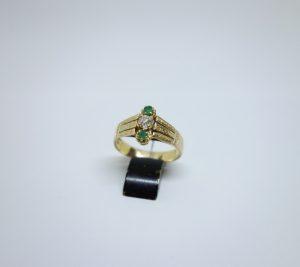 bague or diamant et émeraudes