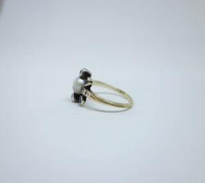 bague or saphirs perle fine et diamants
