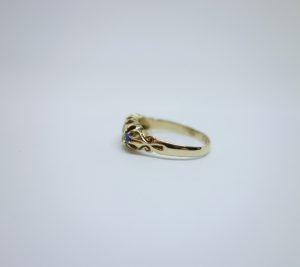 bague or et saphirs avec diamants