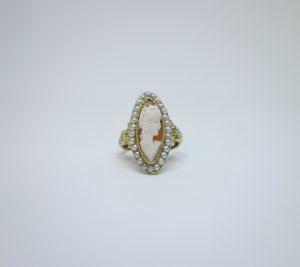 bague or camée et demi-perles fines