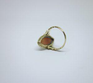bague or et camée et demi-perles fines