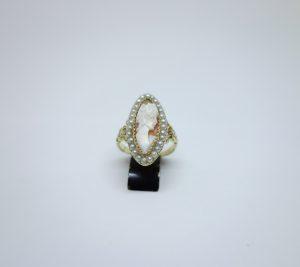 bague or et camée