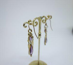 boucles d'oreilles pendantes en or avec améthystes 19ième siècle