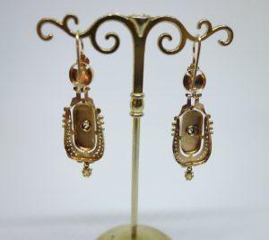 boucles d'oreilles en or rose pendantes et demi-perles fines