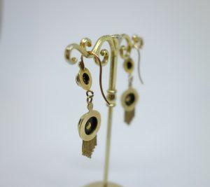 boucles d'oreilles pendantes en or avec onyx et demi-perles fines nap III