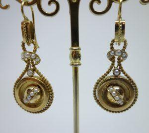 boucles d'oreilles pendantes or et demi-perles fines