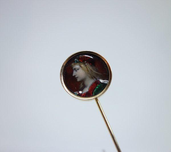 épingle cravate or et miniature émaillée