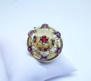 broche or et grenats