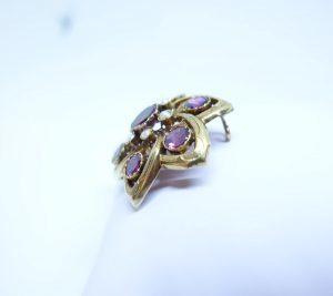broche or et grenats avec demi-perles fines