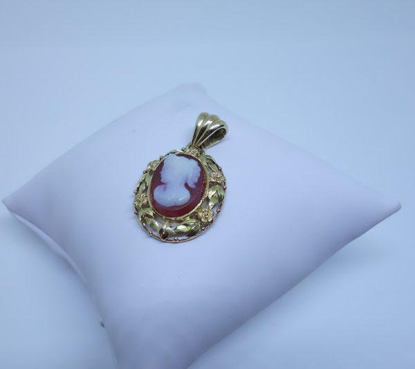 pendentif or camée agate