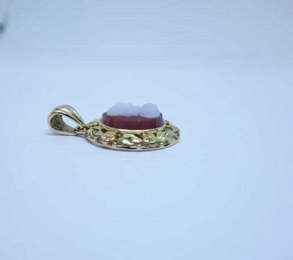 pendentif or et camée agate