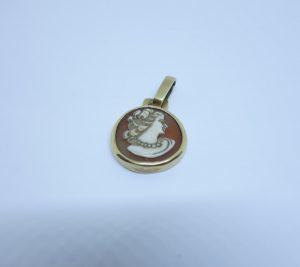 pendentif or et camée coquillage