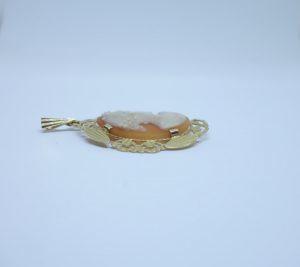 pendentif or camée coquillage