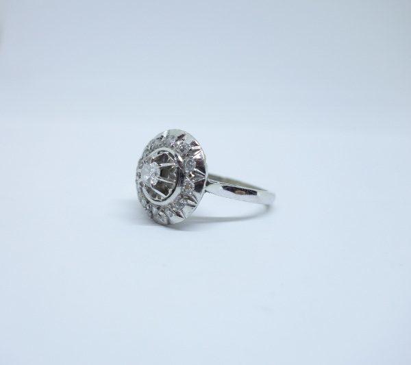 bague or gris et diamants