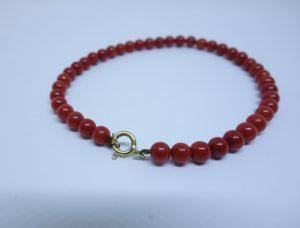bracelet or et boules de corail rouge