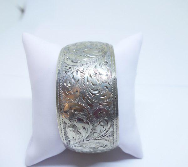 bracelet large argent avec motifs feuillages