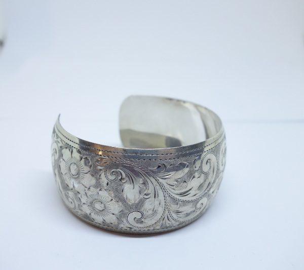 bracelet large en argent avec feuillages