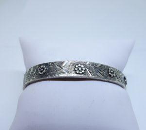 bracelet argent motifs fleurs en relief