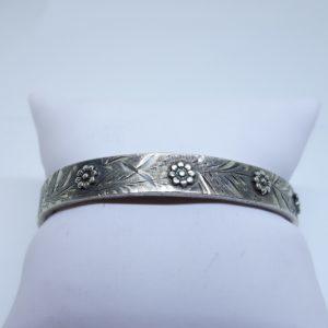 bracelet argent motifs fleurs en relief