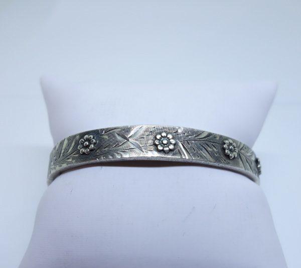 bracelet argent motifs fleurs en relief