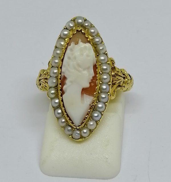 Bague or camée et demi-perles fines