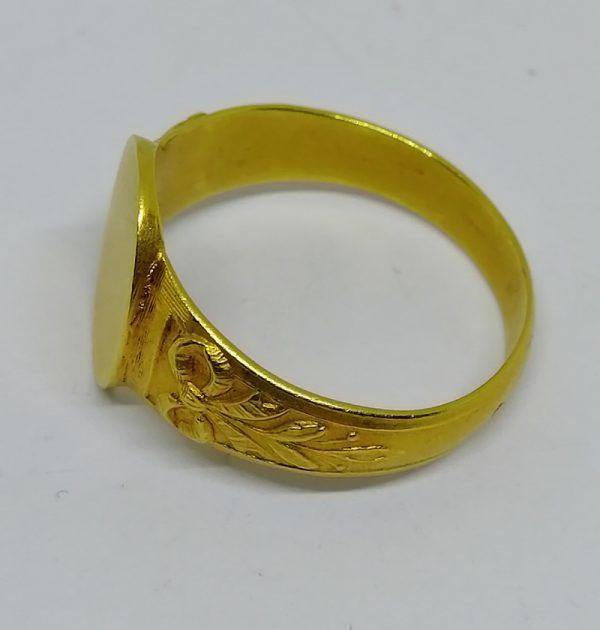 bague chevalière en or avec motif de ruban travail art nouveau vers 1900