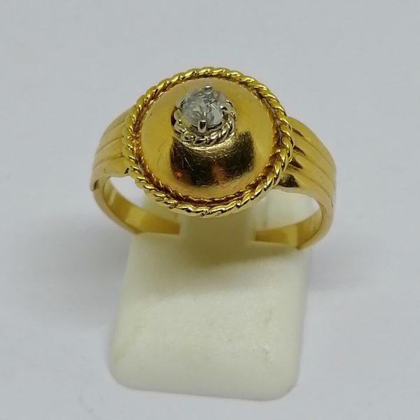 Bague or façon dôme et diamant