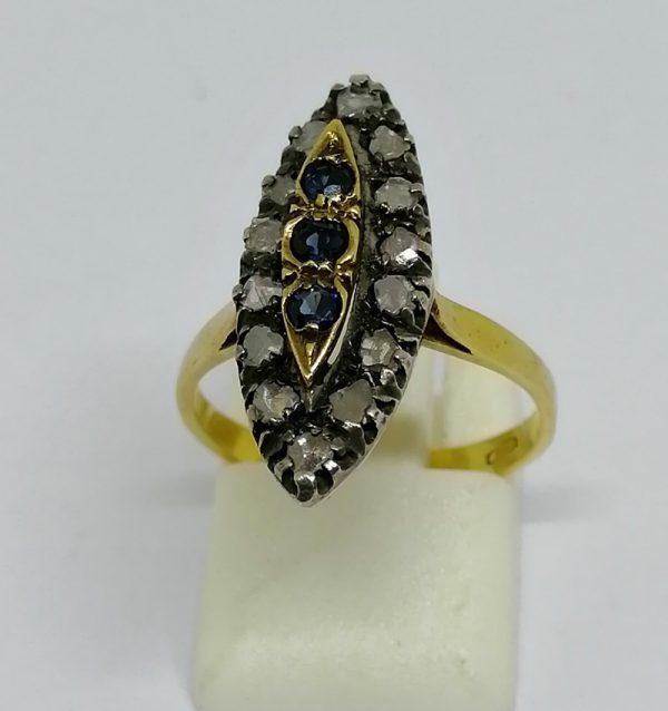 bague en or et sertie argent avec roses de diamants et saphirs vers 1880