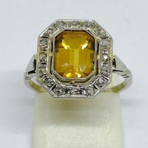 bague en or gris avec citrine et roses de diamants vers 1930