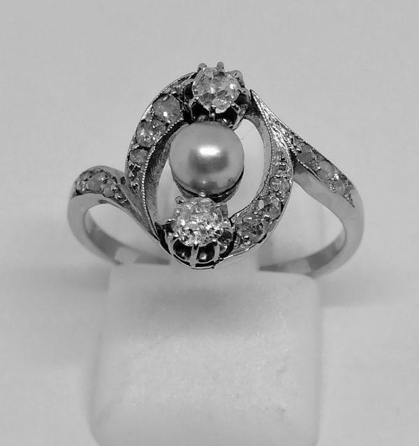 bague en or gris avec diamant et belle perle fine travail 1900