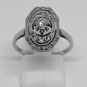 bague en or gris et platine avec diamants de forme octogonale art déco vers 1930