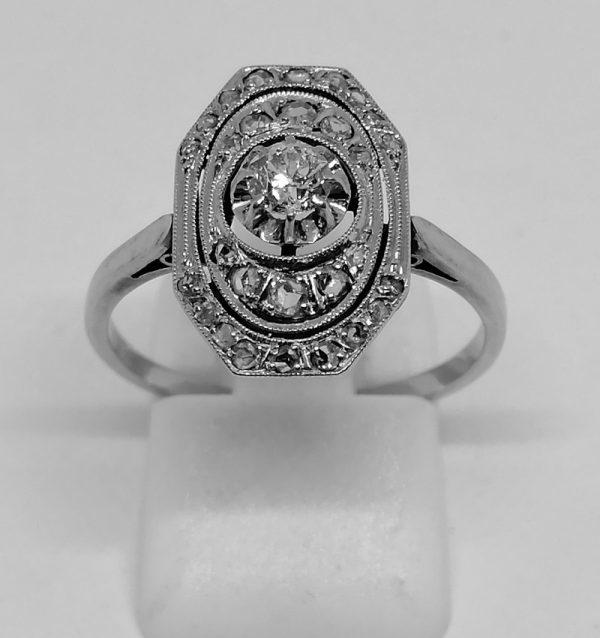 bague en or gris et platine avec diamants de forme octogonale art déco vers 1930