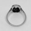 bague en or gris avec diamants ajourée et de forme ovale art déco vers 1930