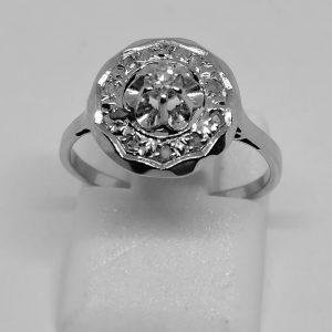 bague en or gris à pans coupés avec diamants art déco vers 1930