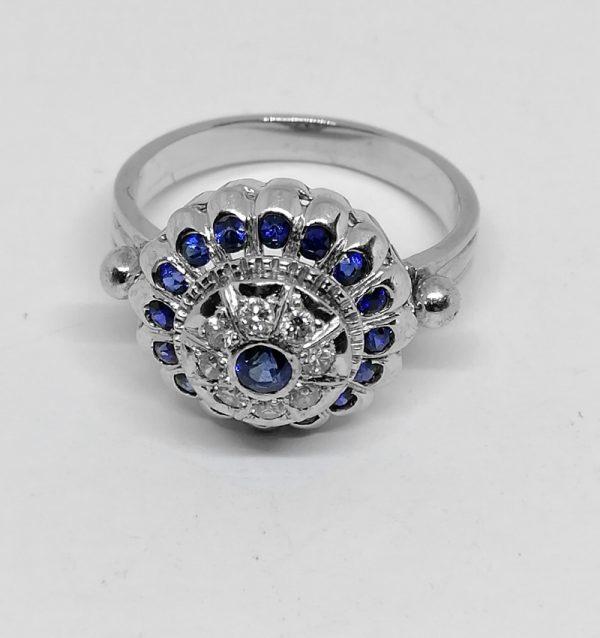 bague en or gris avec diamants et saphirs vers 1930