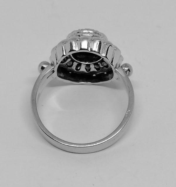 bague en or gris avec diamants et saphirs travail vers 1930