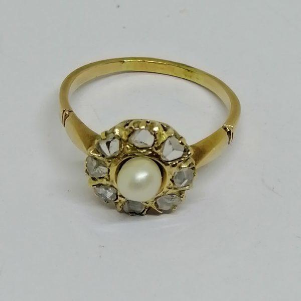 bague en or rosé et roses de diamants avec belle perle fine vers 1900