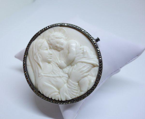 Broche argent et sculpture vierge à l'enfant