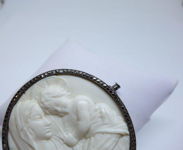 broche argent avec sculpture vierge à l'enfant
