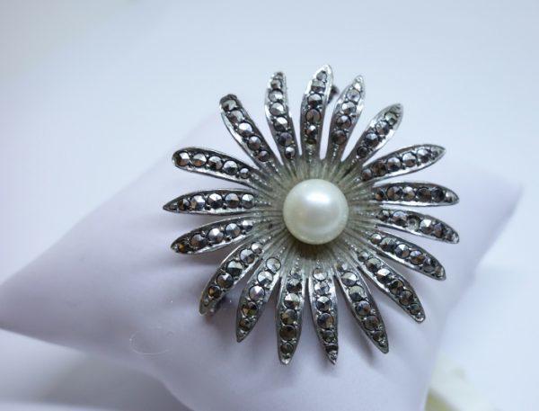 broche argent pavage marcasites et perle de culture 1930