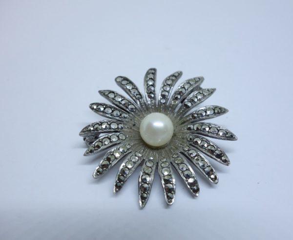 broche argent pavage marcasites et perle de culture 1930