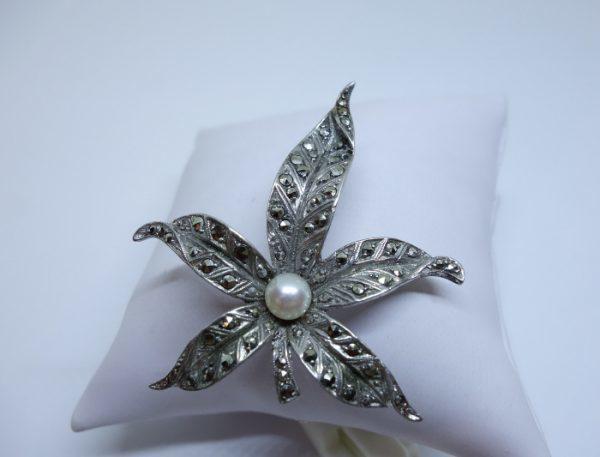 broche argent pavage marcasites et perle de culture 1930