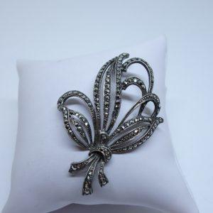 broche argent façon bouquet de rubans pavage marcasites