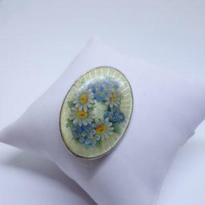 broche argent décor floral