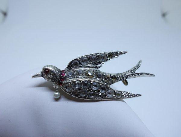 broche argent hirondelle et pierres