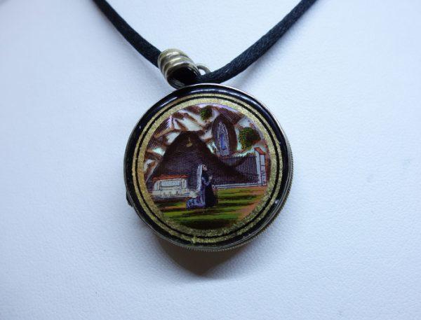 pendentif argent religieux avec peintures miniatures sur verre 1880